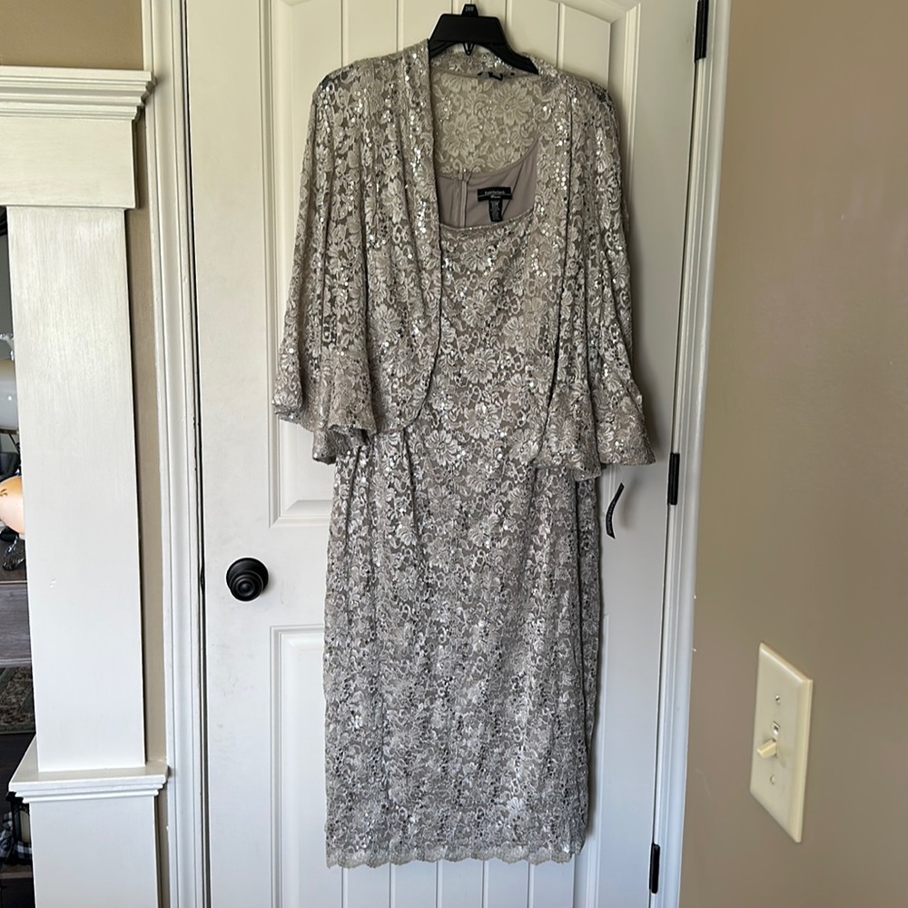 Gorgeous mother of the bride dress champagne color size 24 R & M Richards NEW